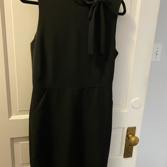 Chic & timeless black dress - Picture 2 of 4